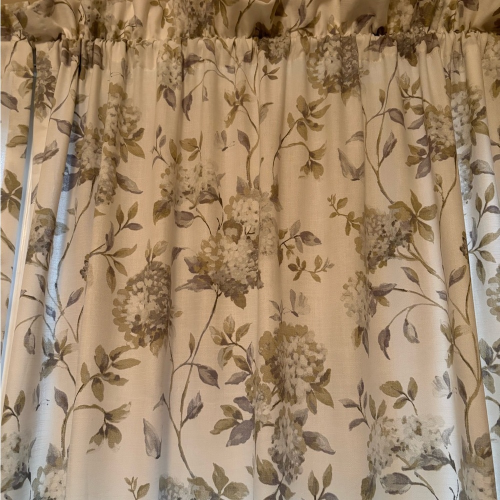 🌱 Get ready for Spring:
Whispering Hydrangea Curtains - Picture 2 of 4